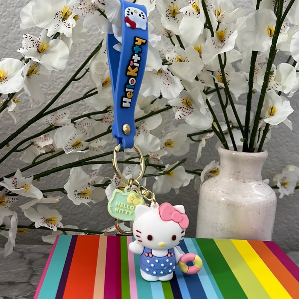 Hello Kitty keychain. - Picture 2 of 8